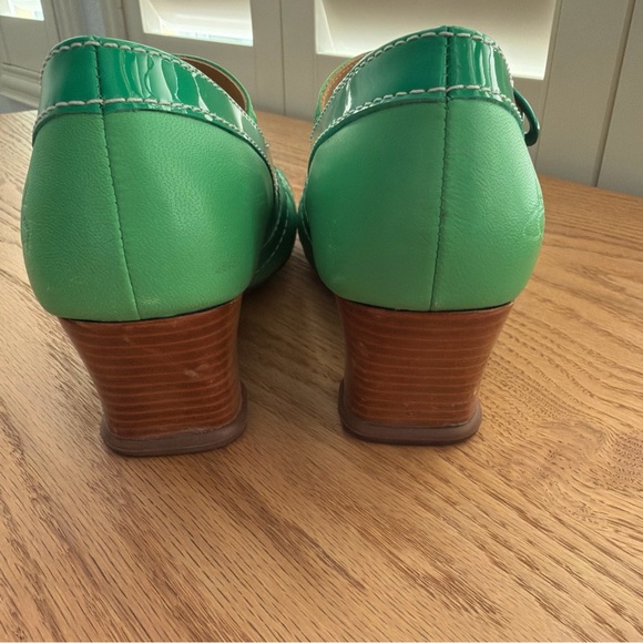 John Fluevog Operetta Vibrant Green Double Strap Heels - Picture 5 of 10